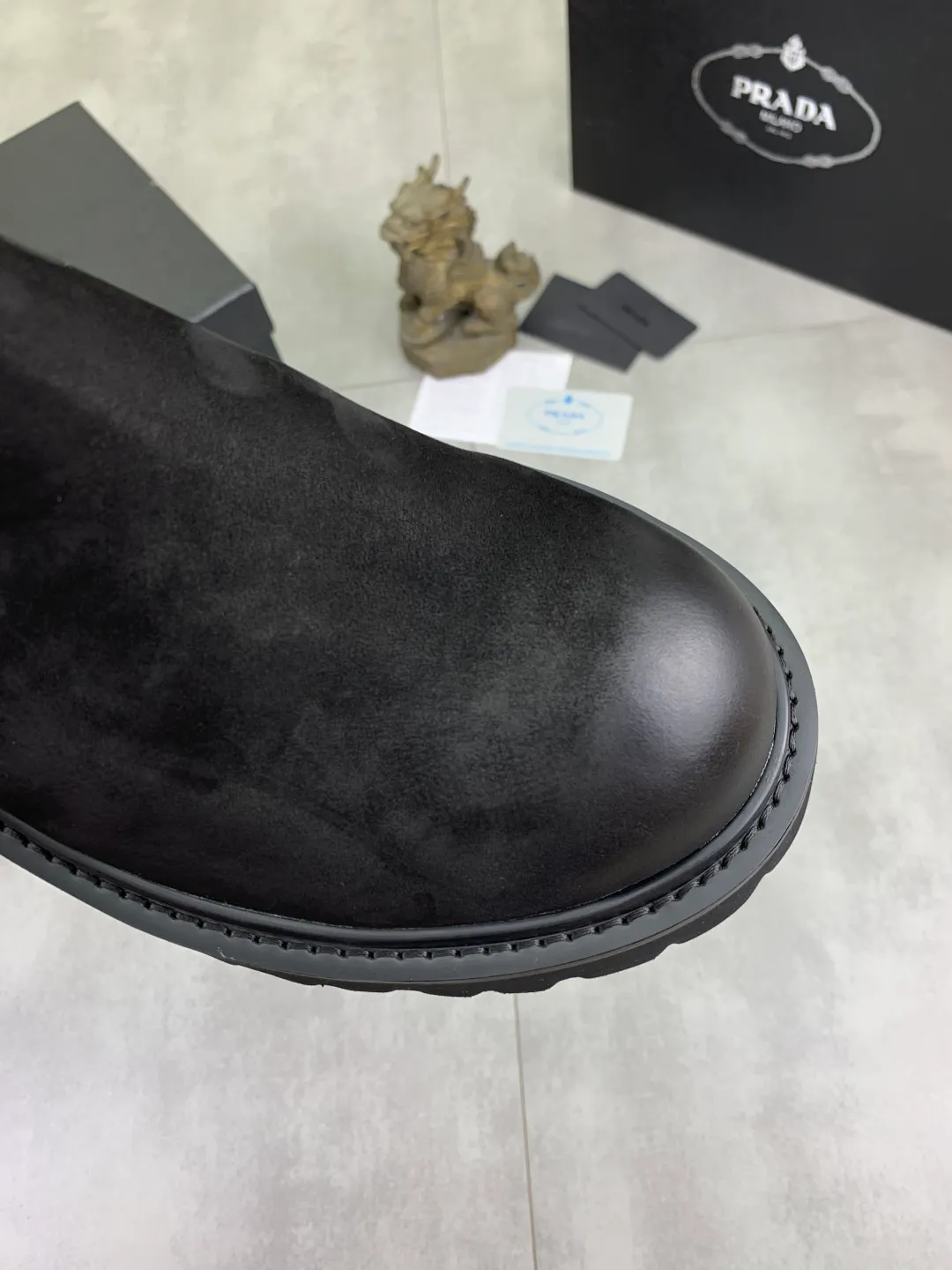 Men's shoes 💰P560 💰[New style]🔥🆕Hot model [PRADA]Prada🔝High-top Chelsea Martin boots are a high-end brand of men's shoes. The uppers are made of top-layer calfskin imported from Italy➕top-layer pigskin lining for the feet🔥, making walking more convenient and comfortable! Exclusive new style, stunning work [color]! Create a fashionable personality to set off your uniqueness! Create a fashionable personality to set off your uniqueness! A must-have for trendy men! Classic🔥super wear-resistant rubber outsole, size: 38-44 (45 can be customized) black or brown🉑️choose